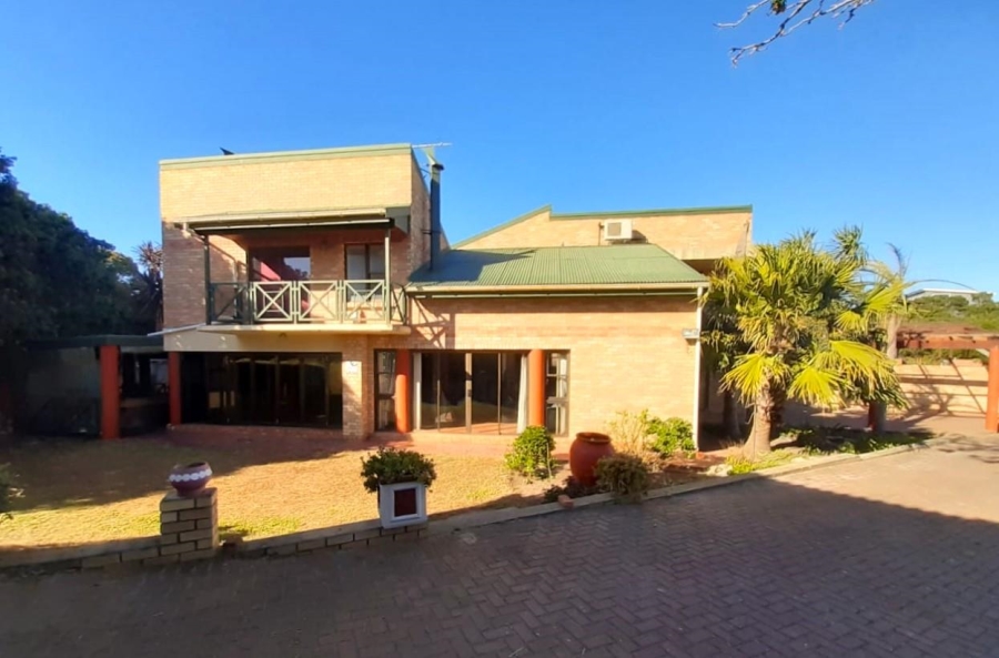 4 Bedroom Property for Sale in Paradise Beach Eastern Cape